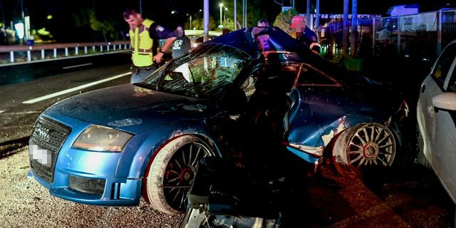 Σοβαρό τροχαίο με τραυματίες στην Κόρινθο – Σφοδρή σύγκρουση ΙΧ, ξηλώθηκαν κολώνες