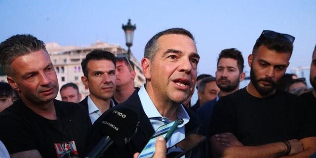 Τσίπρας: Ερημώνουν τα χωριά στη στεριά, ερημώνουν και οι θάλασσές μας
