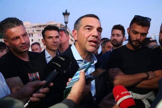 Τσίπρας: Ερημώνουν τα χωριά στη στεριά, ερημώνουν και οι θάλασσές μας
