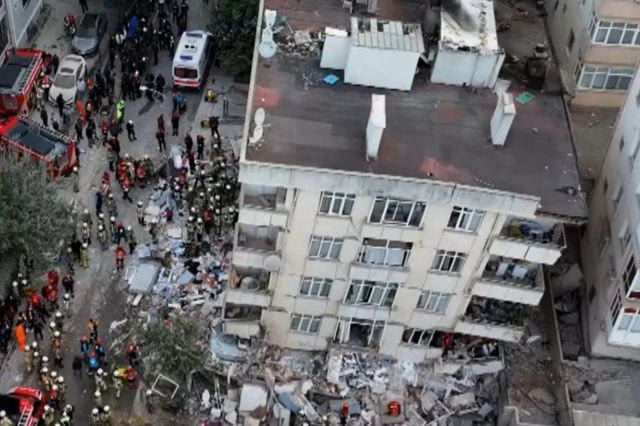Τουρκία: Δύο νεκροί από την κατάρρευση επταώροφης πολυκατοικίας