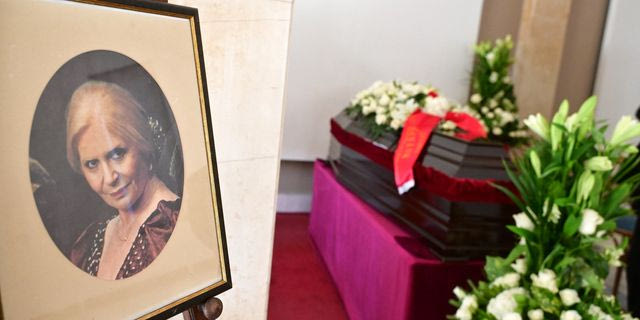 Μπέτυ Βαλάση: Συγκίνηση στην πολιτική κηδεία της σπουδαίας ηθοποιού
