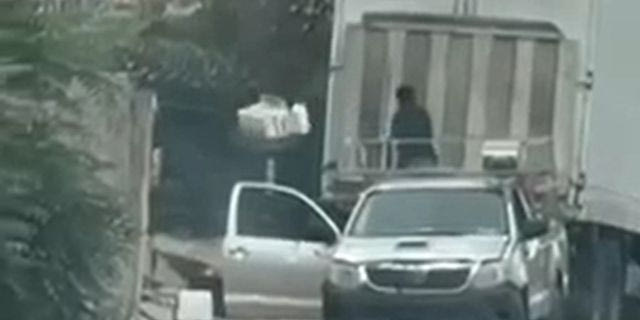 Συνελήφθησαν, έπειτα από καταδίωξη, δύο άτομα για απόρριψη μπάζων στον Βοτανικό – Bίντεο