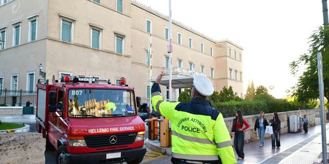 Λήξη συναγερμού μετά το απειλητικό τηλεφώνημα για βόμβα στην Βουλή