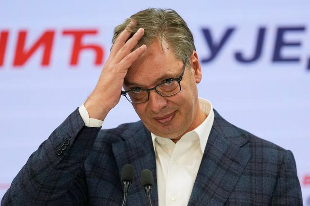Σερβία: Λουκέτο στην τράπεζα του καθεστώτος Βούτσιτς – Σκιές για κεφάλαια και πολιτικές διασυνδέσεις