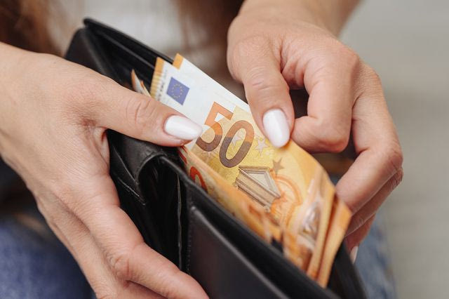 Επιδόματα: Τι πληρώνεται έως τις 9 Σεπτεμβρίου