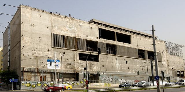 “No Time for Melancholy” και “Ιστορίες σε εκκρεμότητα”: Δύο νέες εκθέσεις στο ΕΜΣΤ